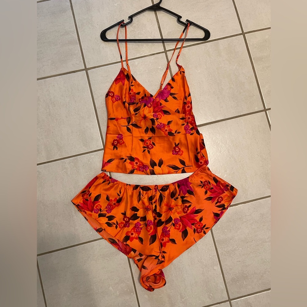 Victoria’s Secret- NWT- Satin open-back cami & shorts set, orange flower, large